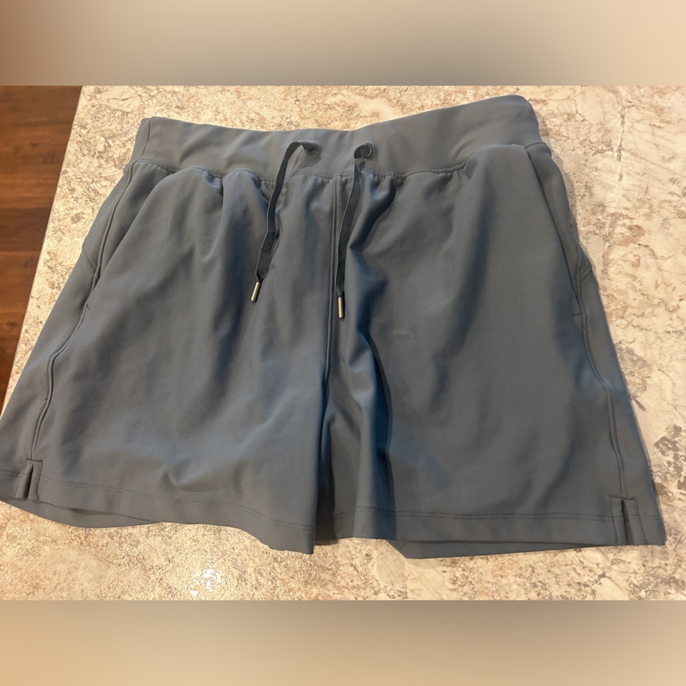 Old Navy Powersoft Shorts Women’s Medium